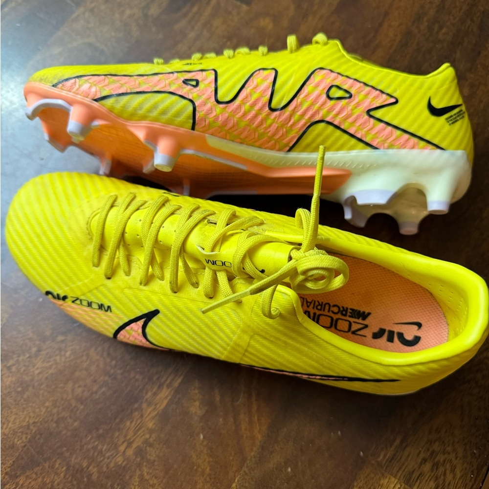2022
Zoom Mercurial Vapor 15 Academy MG 'Lucent Pack'